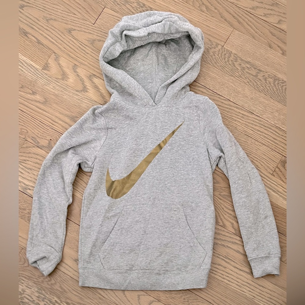 NIKE NSW Hoodie Over the Head Graphic. Color: Dark Grey Heather. Size: XS (6).